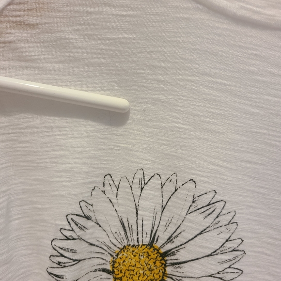 3/$20 Michelle by commune double daisy crop top - Picture 4 of 6